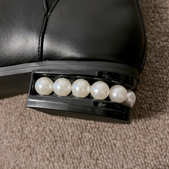 Zenovia Booties- Caviar/Pearl, 6.5 - Picture 2 of 4